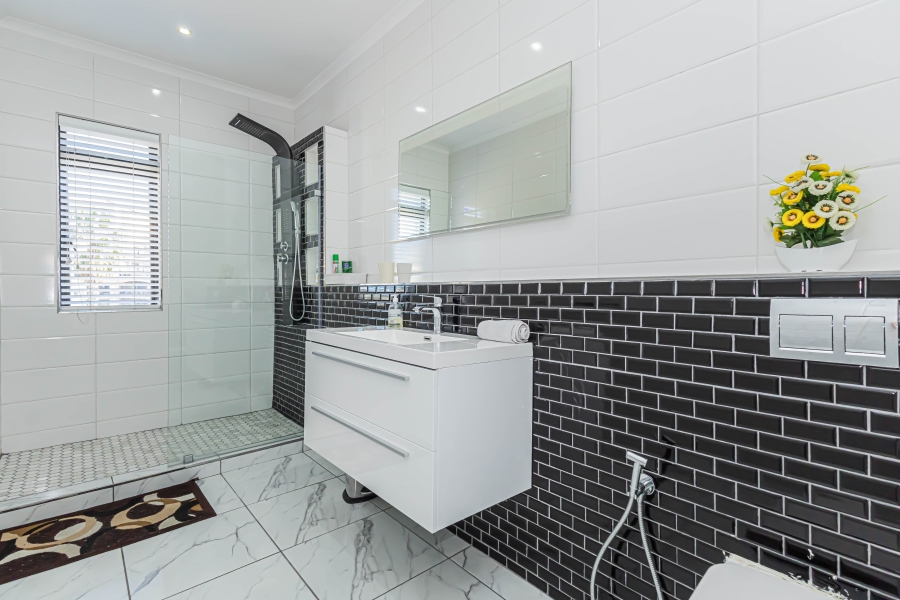 3 Bedroom Property for Sale in Century City Western Cape